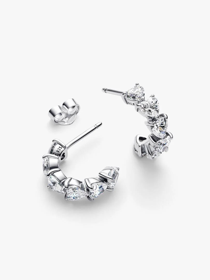 Pendientes de aro abiertos con corazones brillantes